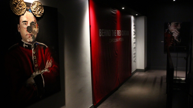 Carolina Piteira Exhibition Behind The Red Curtain (4)